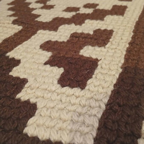 Handmade knitted rug runner like new, ecru and brown geometric design
