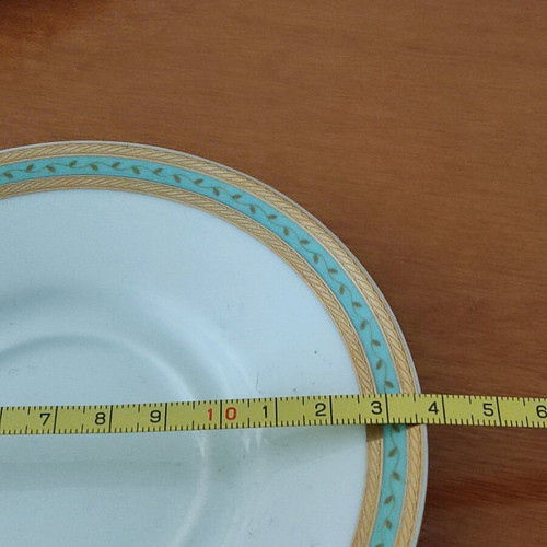 Porcelain coffee cups like new, set of 3 with classic design