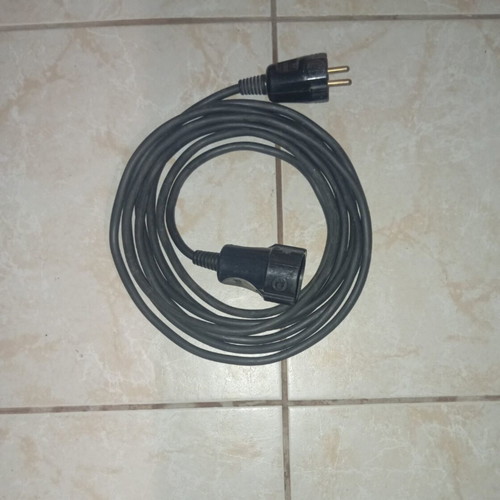 Electrical supplies used, extension cord 4m, three socket taps, five lamp holders with cables