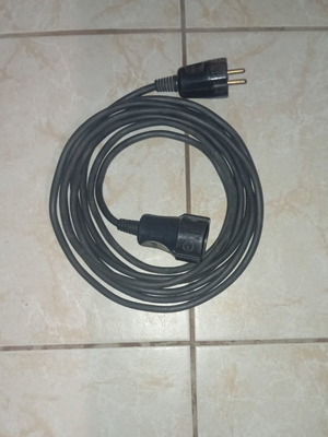 Electrical supplies used, power strip with 5 sockets, 4m extension cord, switches