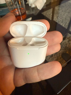 AirPods gen 2 case used