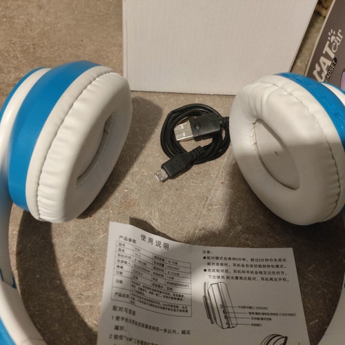 Bluetooth wireless headphones with LED kids ears like new