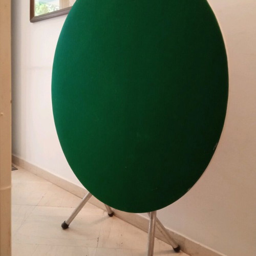 Folding round table with felt like new, 1 meter diameter