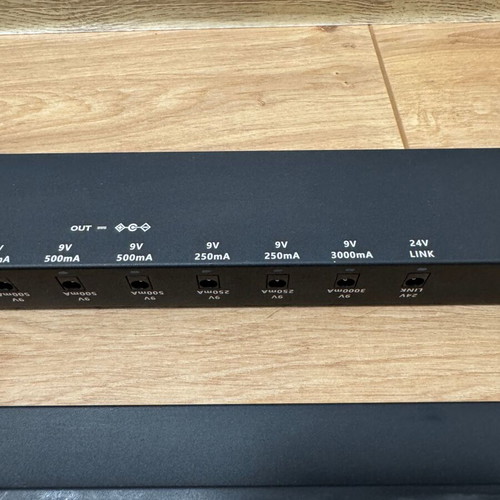 Harley Benton Spaceship Power 40 pedalboard with power supply used