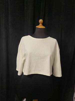 T-shirt cropped white color size M new