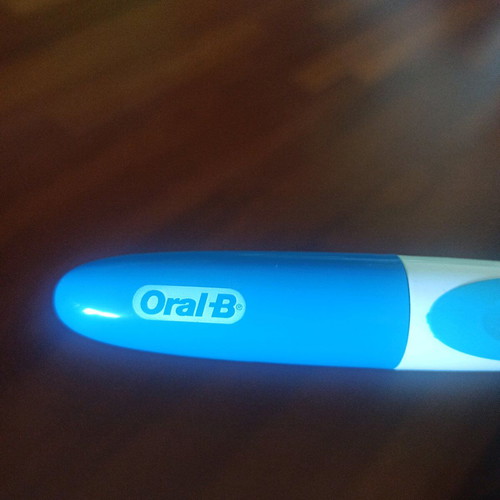 Oral-B Cross Action new with sealed replacement set