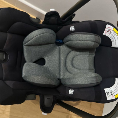 Nuna car seat like new with base, canopy and inserts
