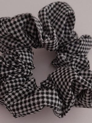 Χειροποίητα κοκαλάκια μαλλιών scrunchies ασπρόμαυρο καρό medium βαμβάκι