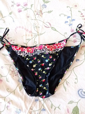 Victoria's Secret bikini bottom Large black with flowers and ruffles new