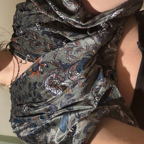 Lynne Velvet Batwing Blouse new, oil color, size Small