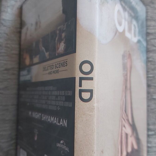 Old DVD used, thriller movie by M. Night Shyamalan with subtitles