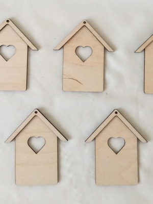 Wooden house with heart laser-cut set of 5 for charms