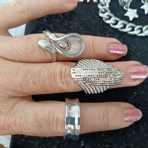 Set of 10 accessories: bracelets, rings, earrings