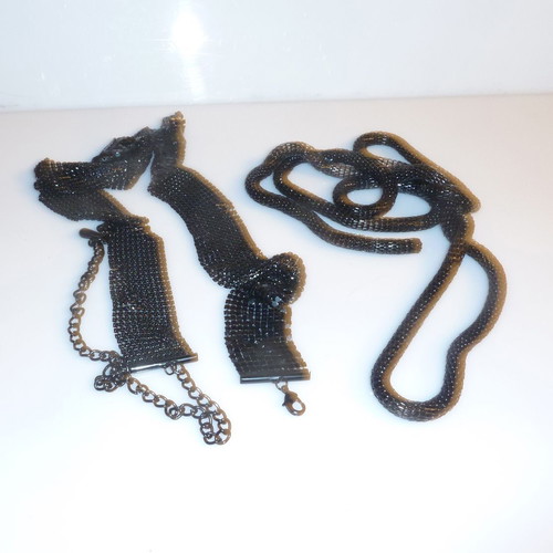 Snake necklace set like new, sold together