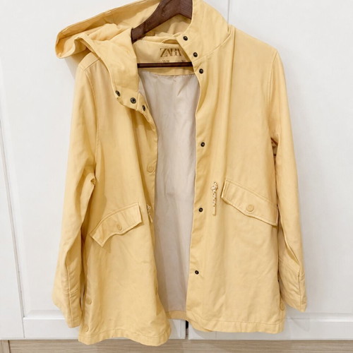 Zara hooded raincoat pale yellow, size 13–14 years, used