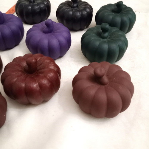 Resin pumpkins like new, pack of 10 for charms