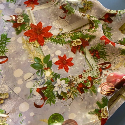 Set of 2 Christmas platters like new with designs