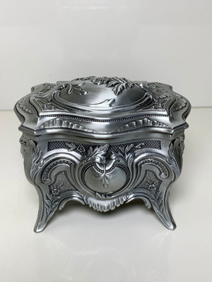 Малка метална кутия за бижута бароков стил като нова, сива сребриста