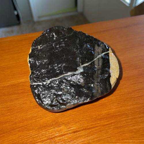 Black flint with quartz vein new