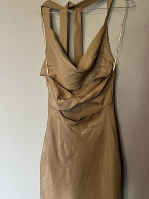 Zara dress beige-gold with open back new
