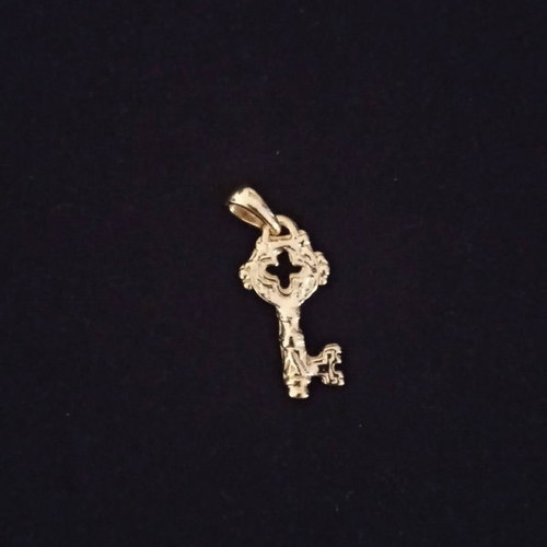 Key pendant gold plated, dimensions 3.4×1.4 cm