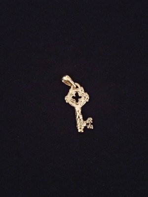 Key pendant gold plated, dimensions 3.4×1.4 cm