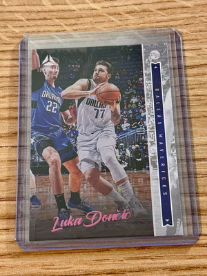 Карта Luka Doncic Dallas Mavericks NBA Panini Luninance 2021-22 Pink като нова