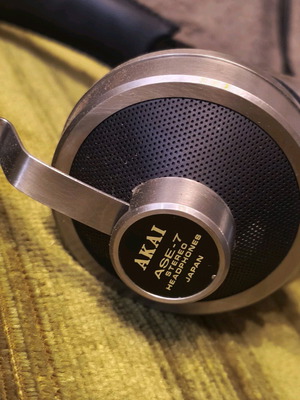 Akai ASE-7 vintage headphones like new