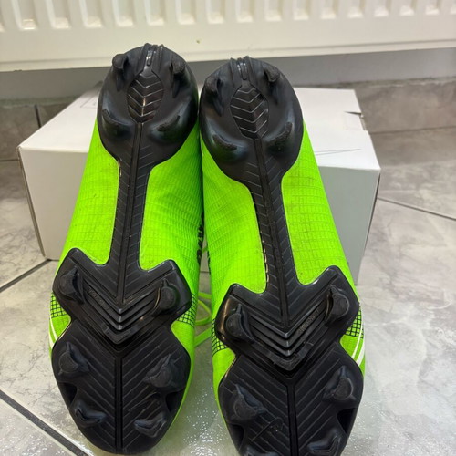 Nike football boots custom made like new, size 44.5, green