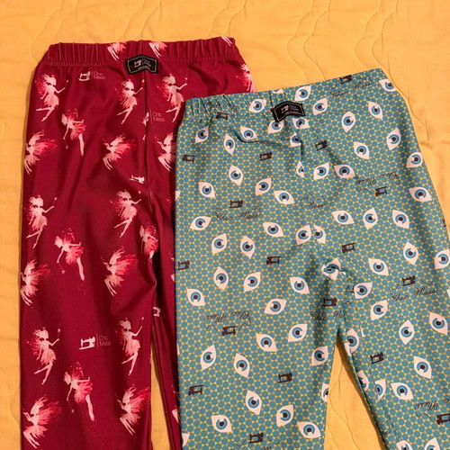 Chic Mess leggings like new, 2 pieces with colorful pattern