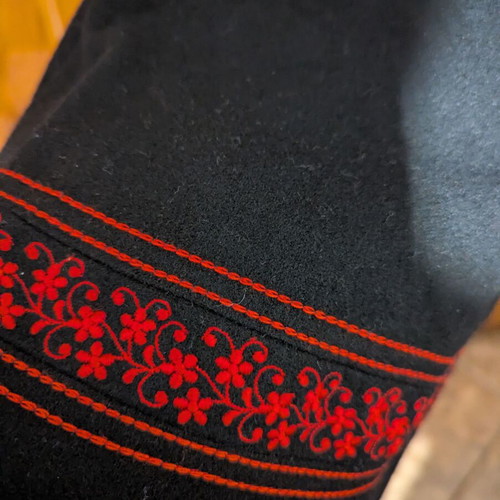 Wool skirt M used, black with red embroidery