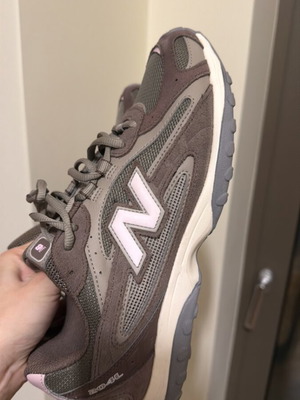 New Balance 204L athletic shoes like new, beige, size 41.5