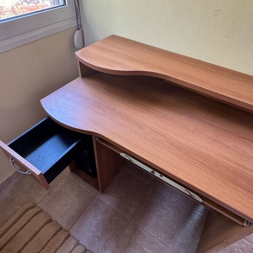 Desk in good condition