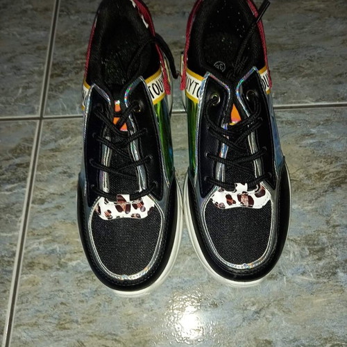 Athletic shoes like new, size 38