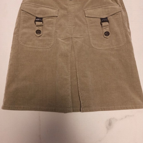Corduroy skirt with belt and pleats in excellent condition size S
