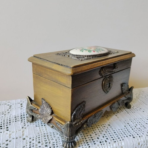 Wooden jewelry box vintage style