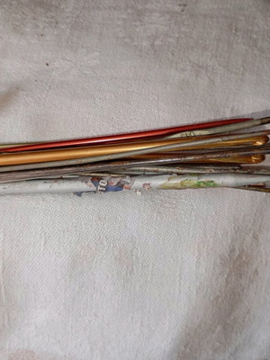 Βελόνες και βελονάκια πλεξίματος σαν καινούργια, ρετρό μεταλλικά και αλουμινένια μοντέλα