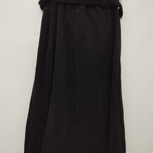 Corduroy skirt like new with buttons and belt, black, size L