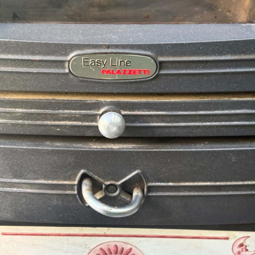 Μαντεμένια σόμπα με επένδυση από κεραμικά πλακάκια