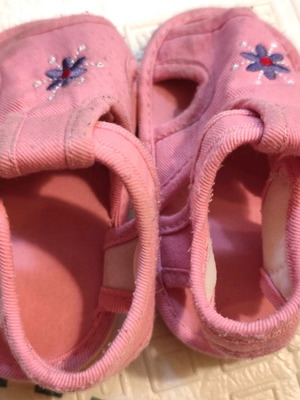 Baby sandals size 20 like new, worn very little