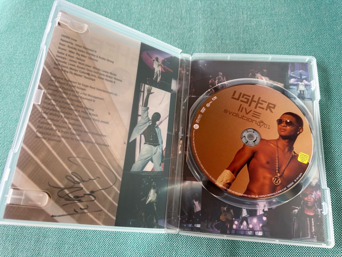 Usher Live Evolution 8701 DVD like new,… - € 35,00 - Vendora.cy