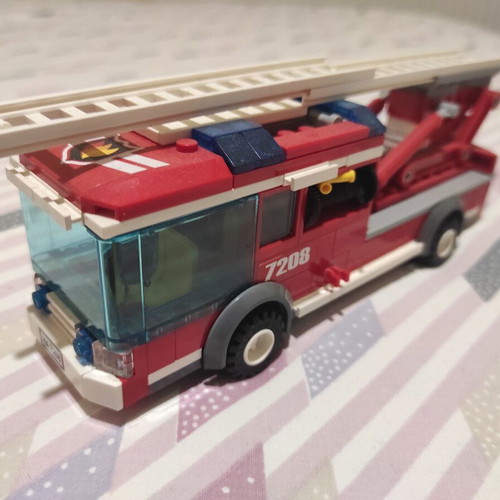 Lego City 7208 like new with instructions and box
