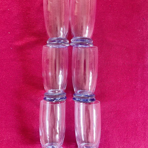 Set of 6 tall glassware with blue base, like new