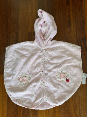 Baby’s poncho towel like new