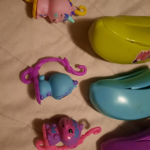 Bananas toys like new, set of 3 pieces