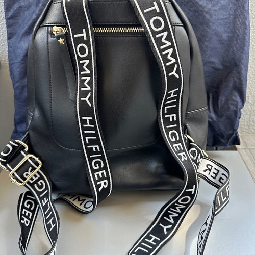 Tommy Hilfiger backpack like new, blue