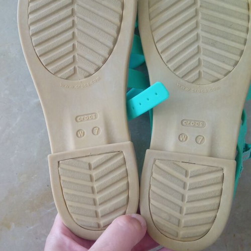 Crocs Tulum Strappy Sandals like new, mint color, size W7 (37-38)