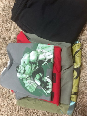 Clothes pack for boy 4-5 years like new, t-shirts and tracksuit