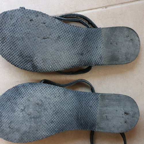 Es9 sandals used, flat with straps and rhinestones