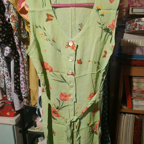 Sleeveless shirt medium size like new
